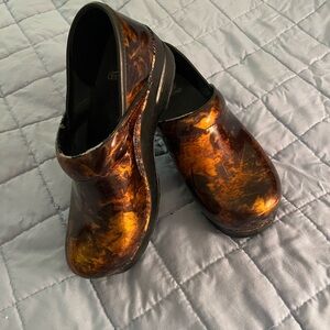 Dansko Women's Mules in Marbled Brown and Black size 38 US 7.5–8